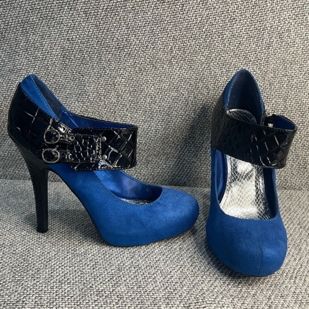 BAMBOO Blue and Black High Heeled Pumps